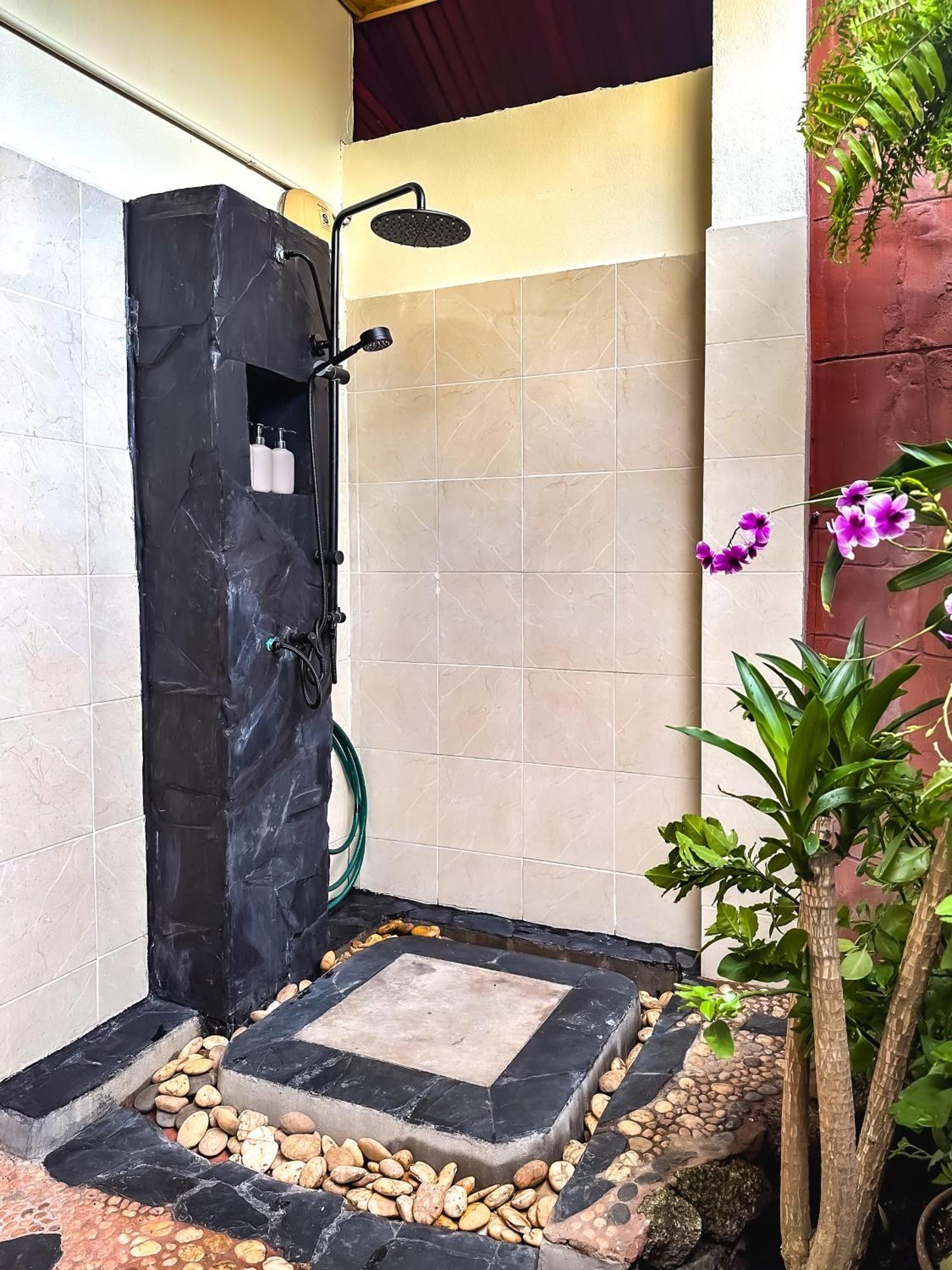 Shanti Lodge Phuket Chalong Esterno foto